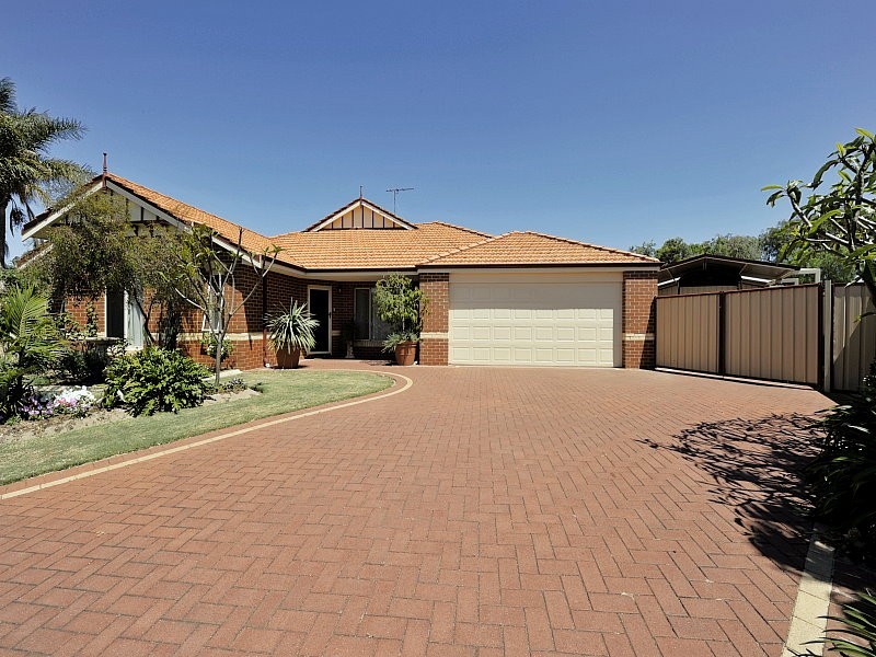 6 Napier Close, Halls Head WA 6210