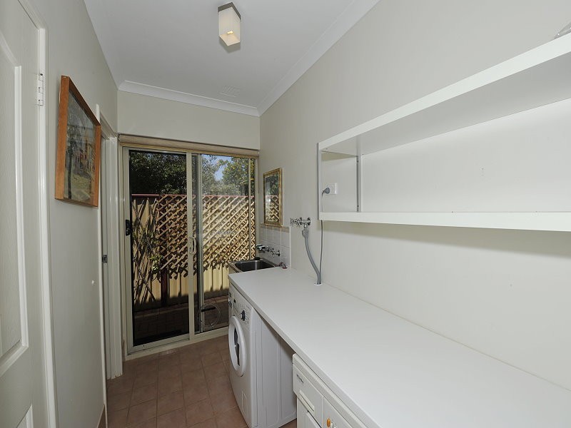 6 Napier Close, Halls Head WA 6210