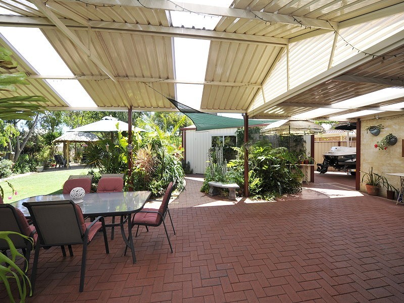 6 Napier Close, Halls Head WA 6210