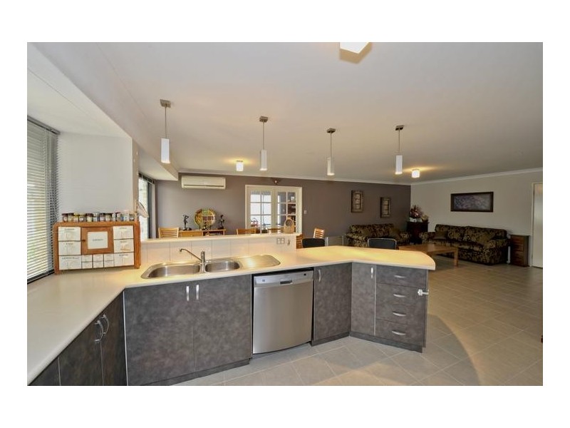 3 Duyfken Way, Dudley Park WA 6210