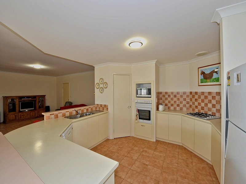 30 Seaforth Drive, Halls Head WA 6210