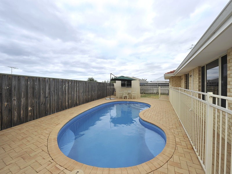 30 Seaforth Drive, Halls Head WA 6210