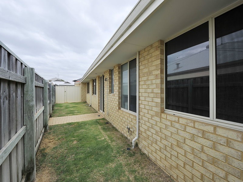 30 Seaforth Drive, Halls Head WA 6210