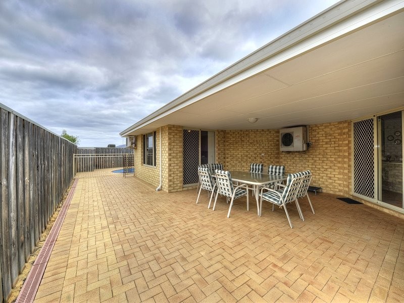 30 Seaforth Drive, Halls Head WA 6210