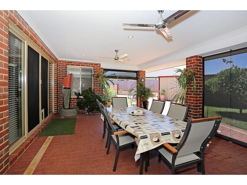 55 Marsdenia Road, Halls Head WA 6210