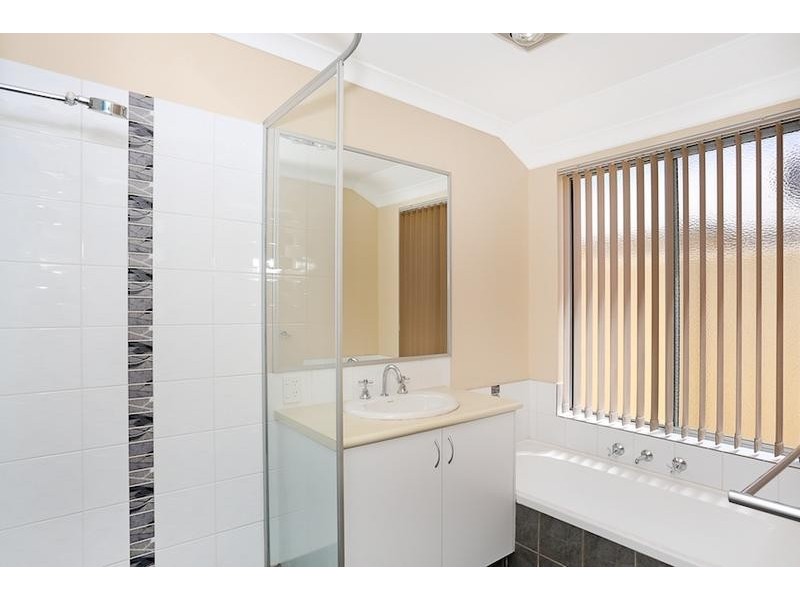 20 Banksiadale Gate, Lakelands WA 6180