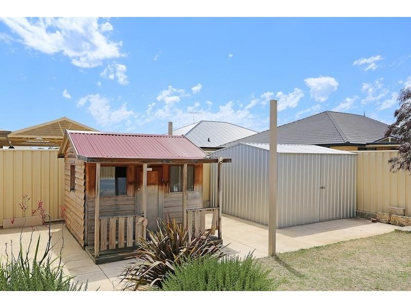 20 Banksiadale Gate, Lakelands WA 6180