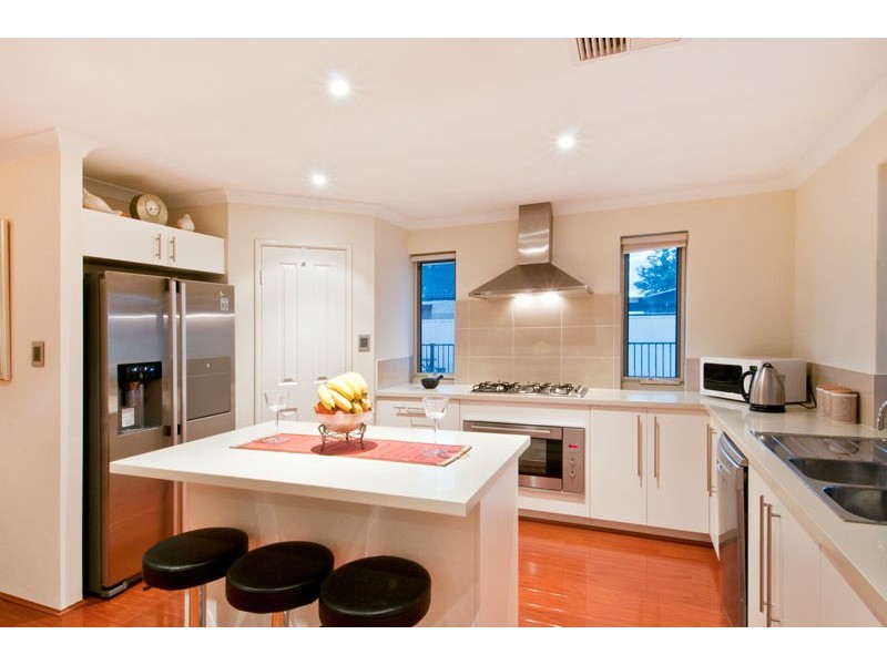 6 Hera Court, San Remo WA 6210