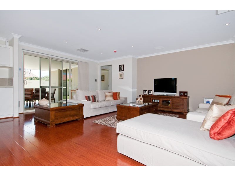 6 Hera Court, San Remo WA 6210