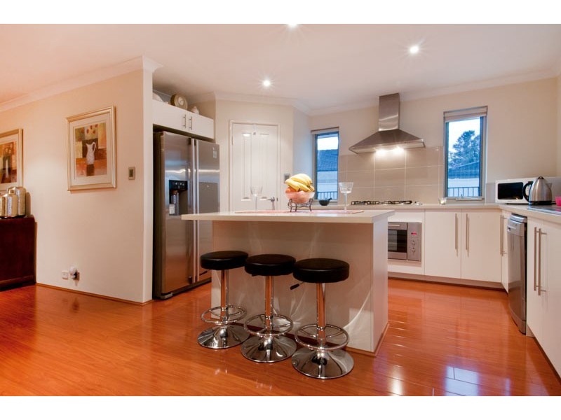 6 Hera Court, San Remo WA 6210