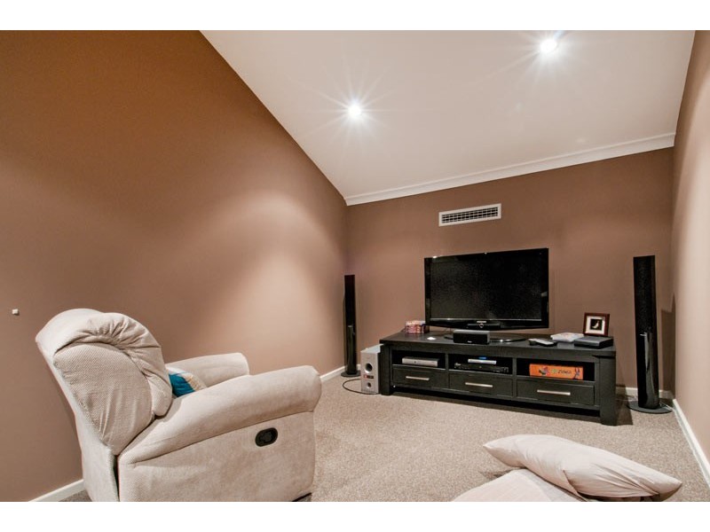 6 Hera Court, San Remo WA 6210