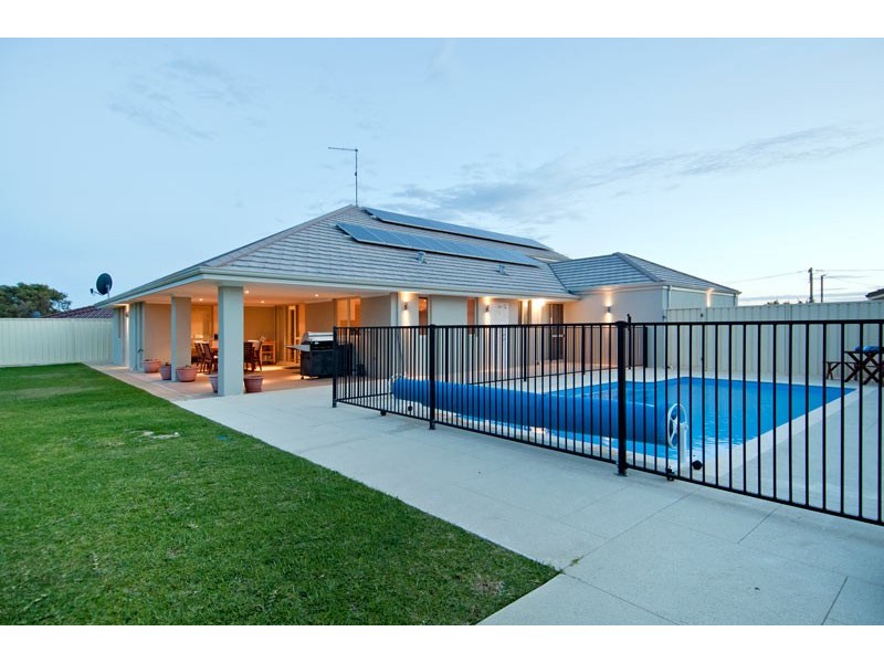 6 Hera Court, San Remo WA 6210
