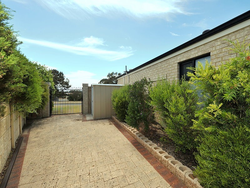 2 Boileau Place, San Remo WA 6210