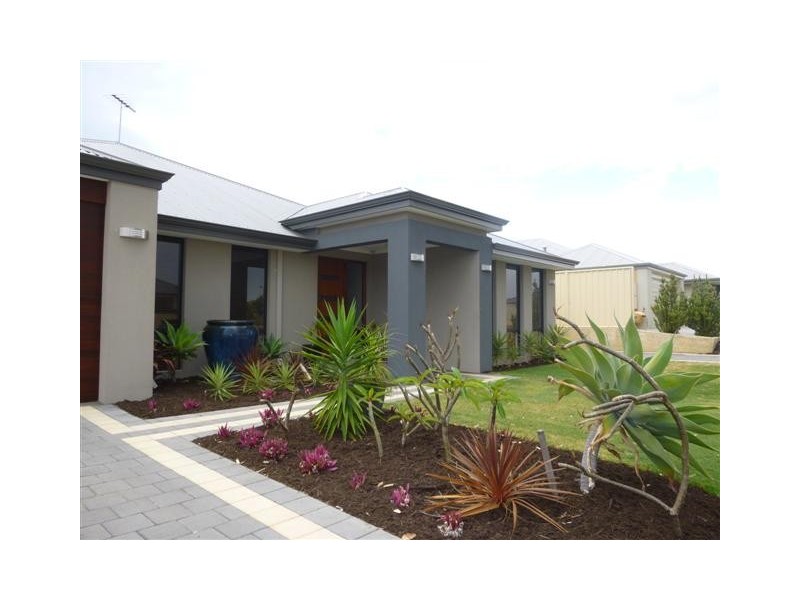 4 Calder Nook, Lakelands WA 6180