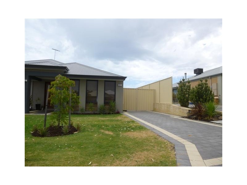 4 Calder Nook, Lakelands WA 6180
