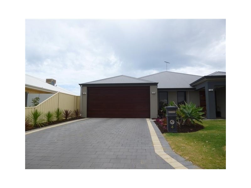 4 Calder Nook, Lakelands WA 6180