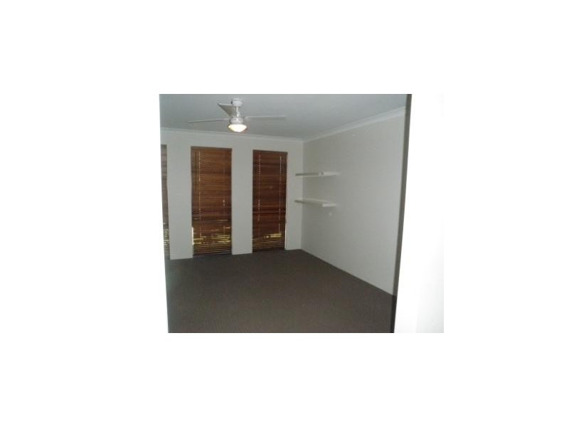 4 Calder Nook, Lakelands WA 6180