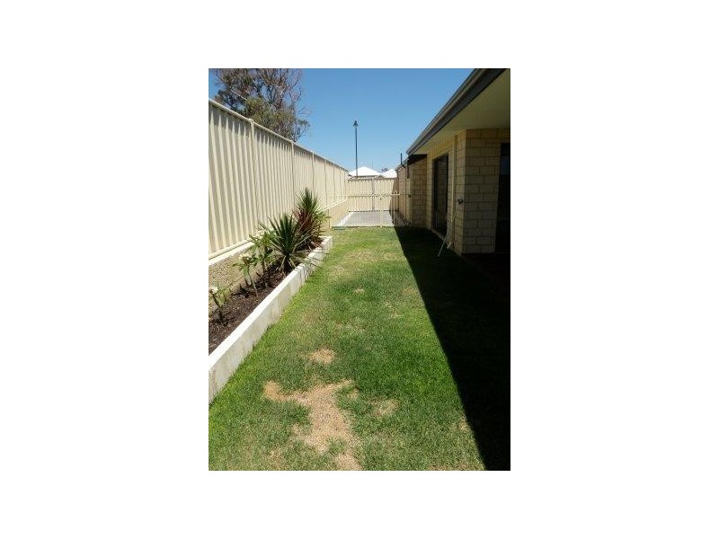 4 Calder Nook, Lakelands WA 6180