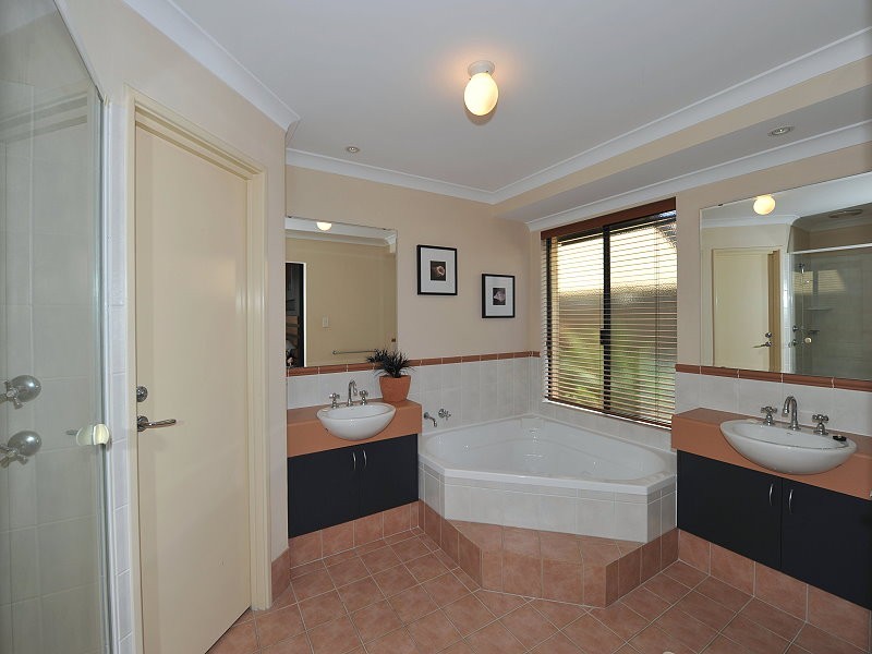 8 Karon Vista, Halls Head WA 6210