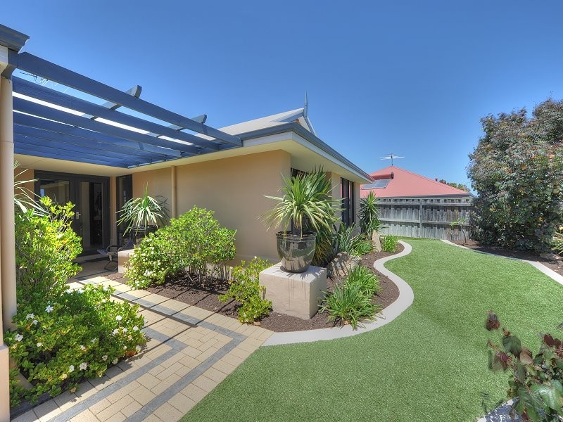 8 Karon Vista, Halls Head WA 6210