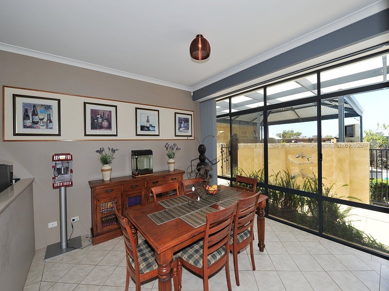 8 Karon Vista, Halls Head WA 6210