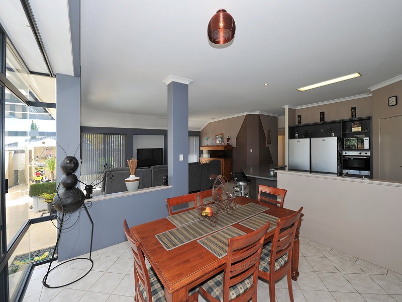 8 Karon Vista, Halls Head WA 6210