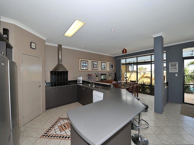 8 Karon Vista, Halls Head WA 6210