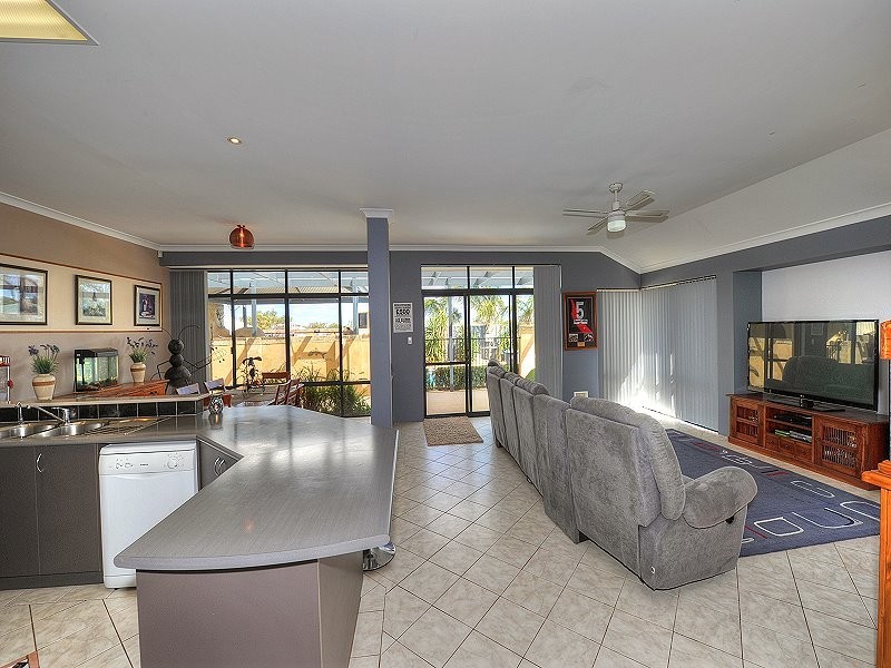 8 Karon Vista, Halls Head WA 6210