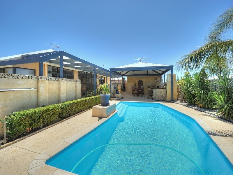 8 Karon Vista, Halls Head WA 6210