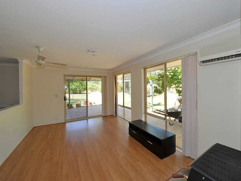 9 Navarre Row, Greenfields WA 6210