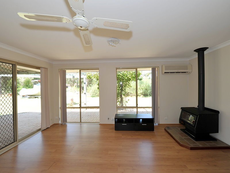 9 Navarre Row, Greenfields WA 6210