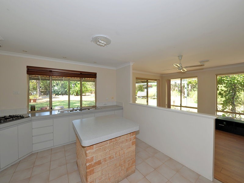 9 Navarre Row, Greenfields WA 6210