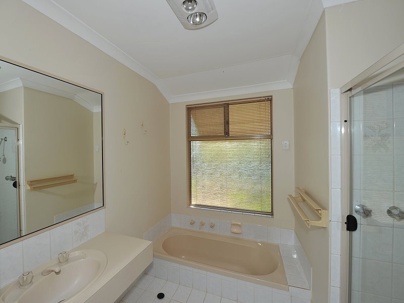 9 Navarre Row, Greenfields WA 6210