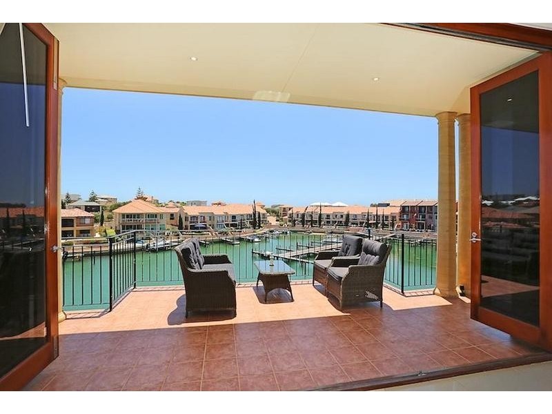 11/4 Port Quays, Wannanup WA 6210