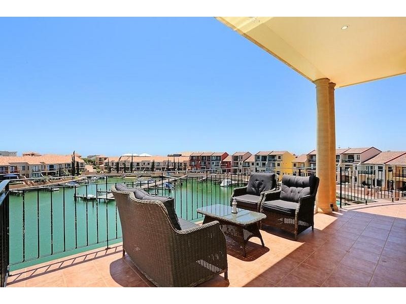 11/4 Port Quays, Wannanup WA 6210