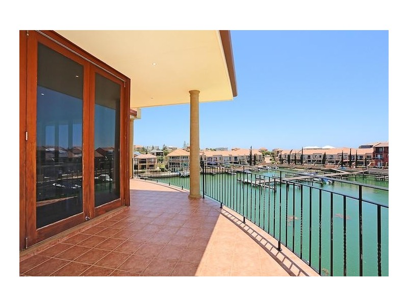 11/4 Port Quays, Wannanup WA 6210