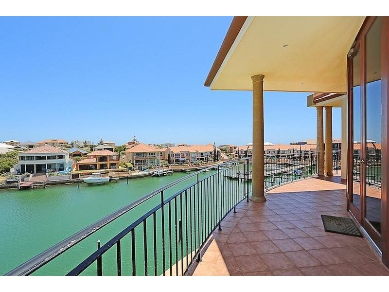 11/4 Port Quays, Wannanup WA 6210