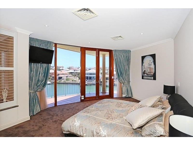 11/4 Port Quays, Wannanup WA 6210