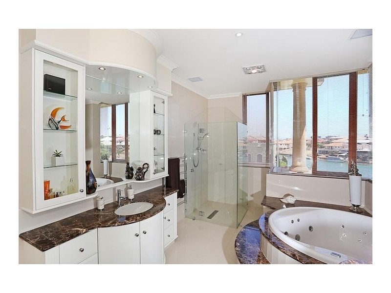 11/4 Port Quays, Wannanup WA 6210