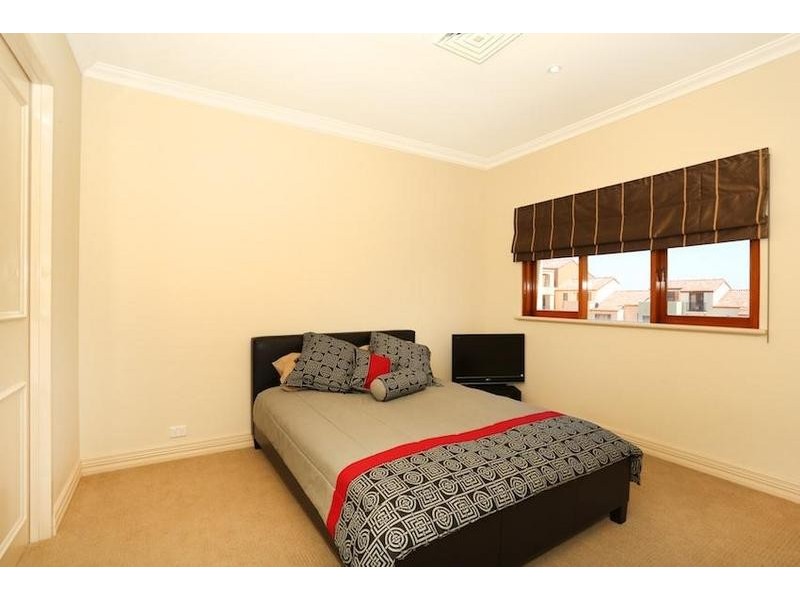 11/4 Port Quays, Wannanup WA 6210