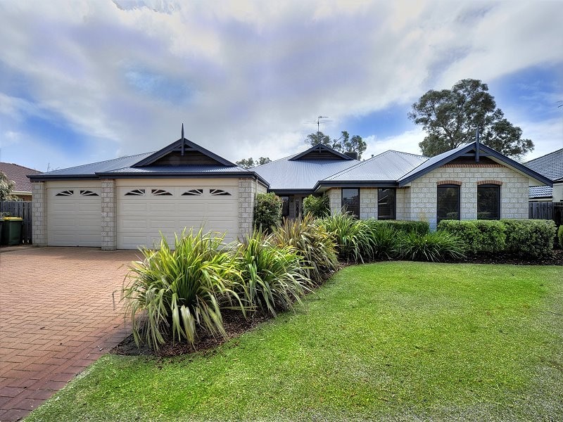 4 Maggie Way, Coodanup WA 6210