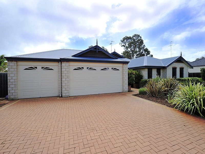 4 Maggie Way, Coodanup WA 6210