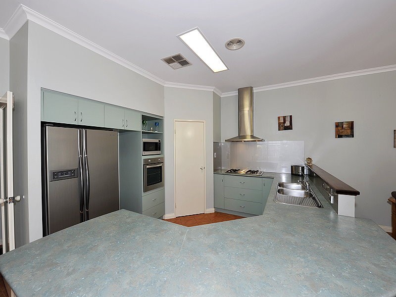 4 Maggie Way, Coodanup WA 6210