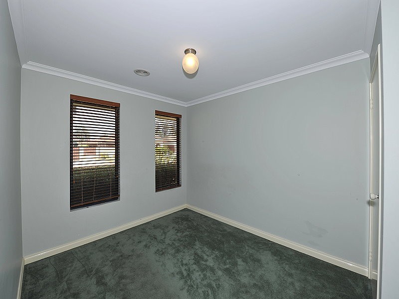 4 Maggie Way, Coodanup WA 6210