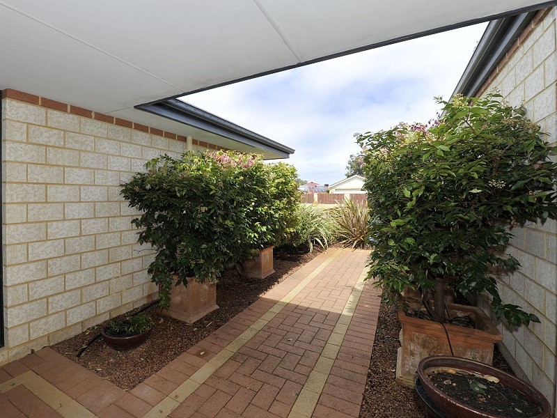 4 Maggie Way, Coodanup WA 6210