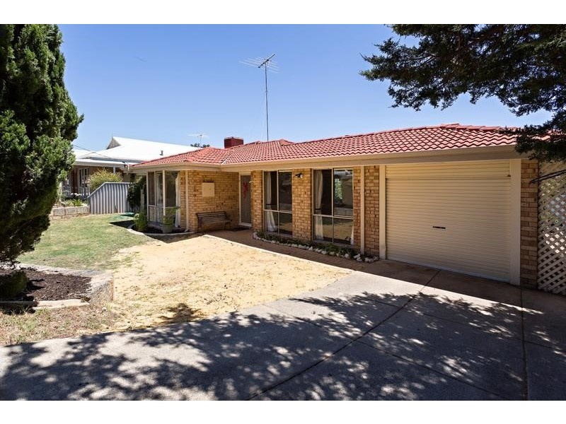 18 Scrivener Place, Halls Head WA 6210