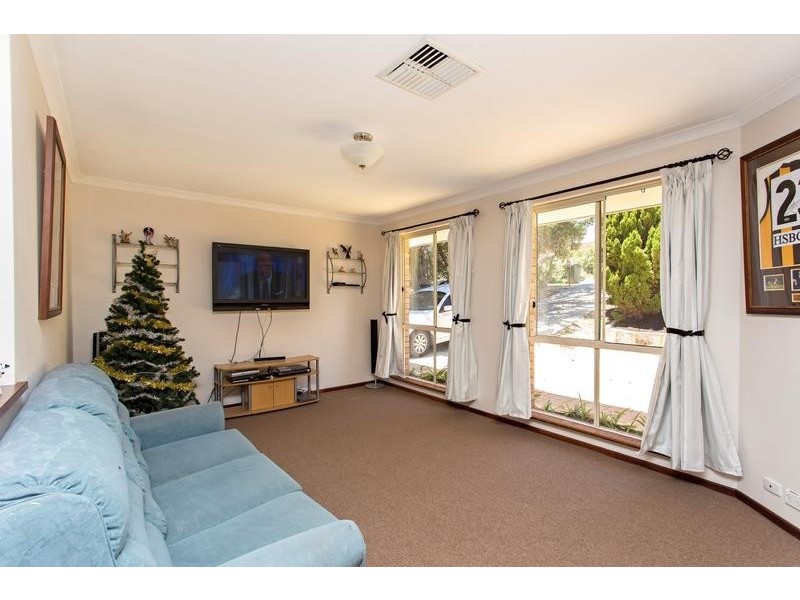 18 Scrivener Place, Halls Head WA 6210