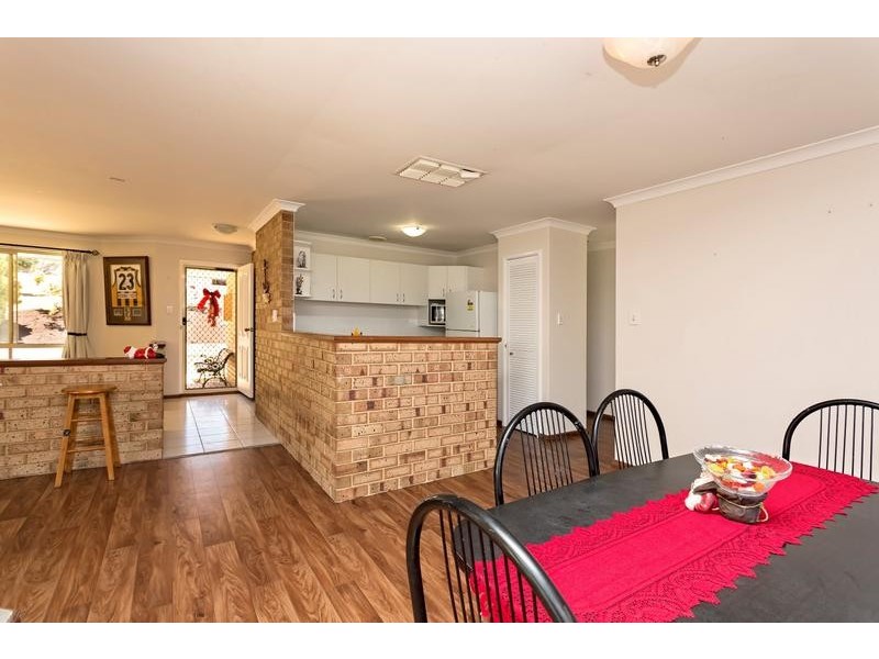 18 Scrivener Place, Halls Head WA 6210