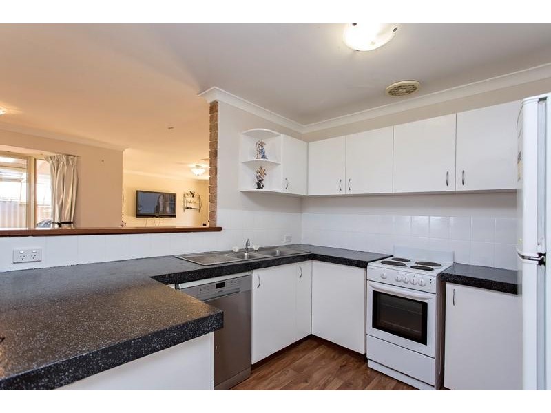 18 Scrivener Place, Halls Head WA 6210