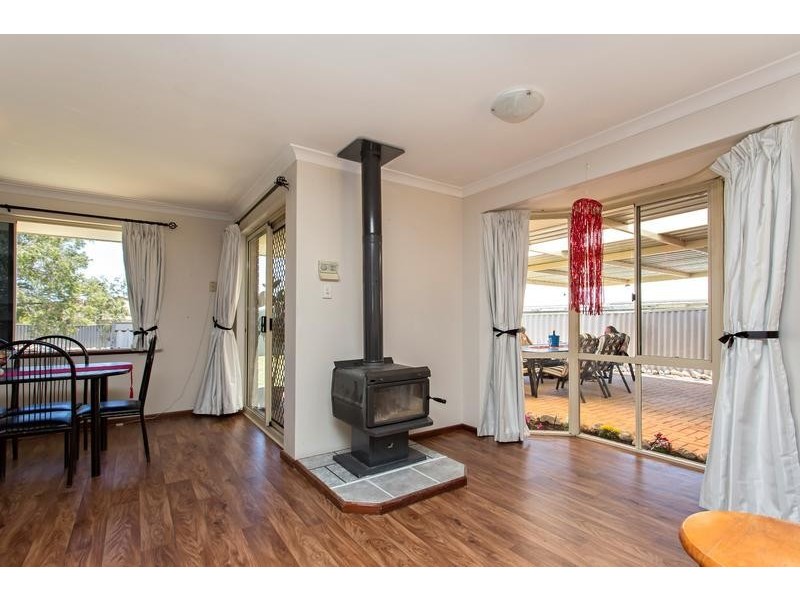 18 Scrivener Place, Halls Head WA 6210